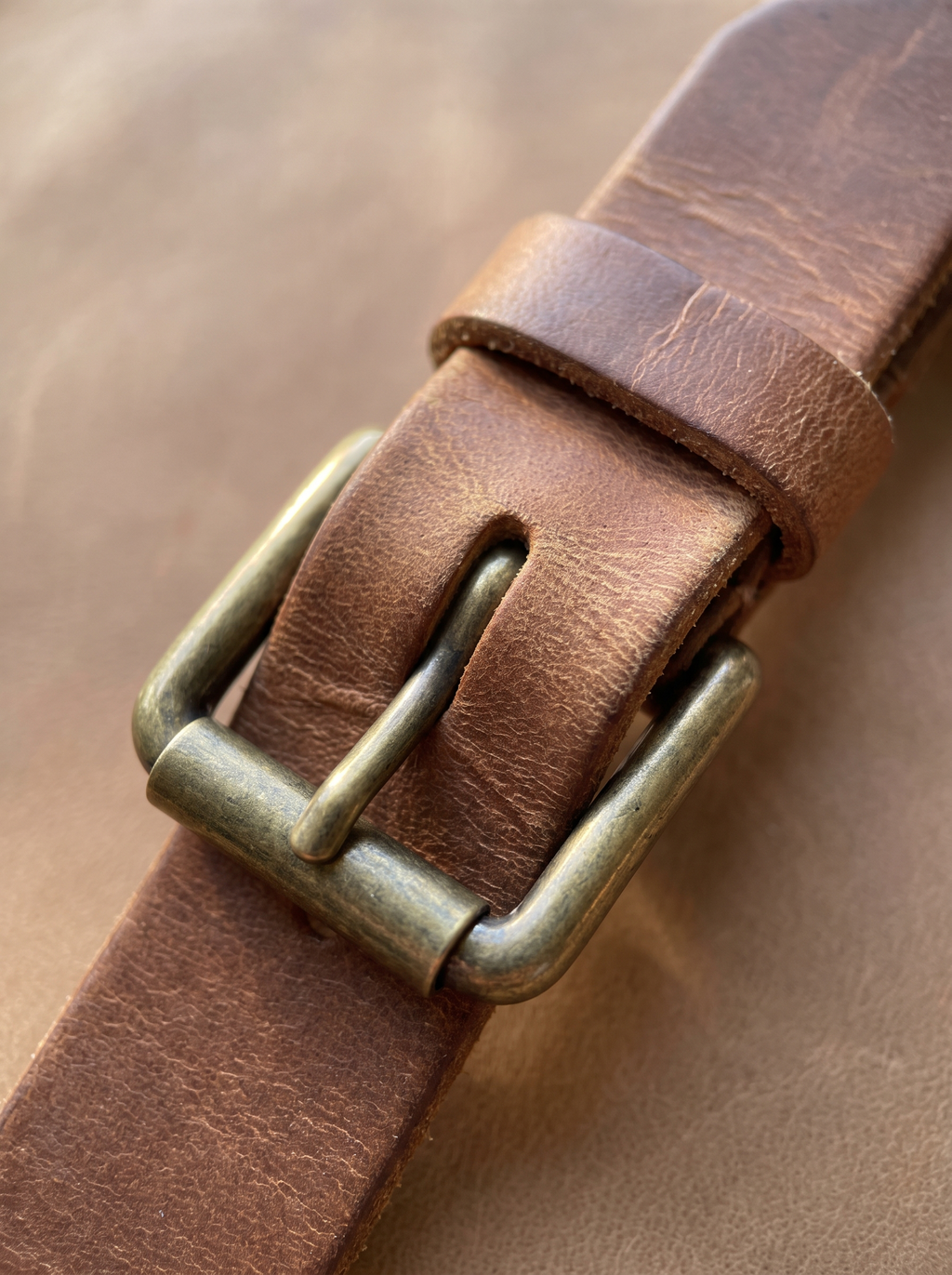 Moabit Freizeitgürtel 35 mm - Detail von Leder und Naht