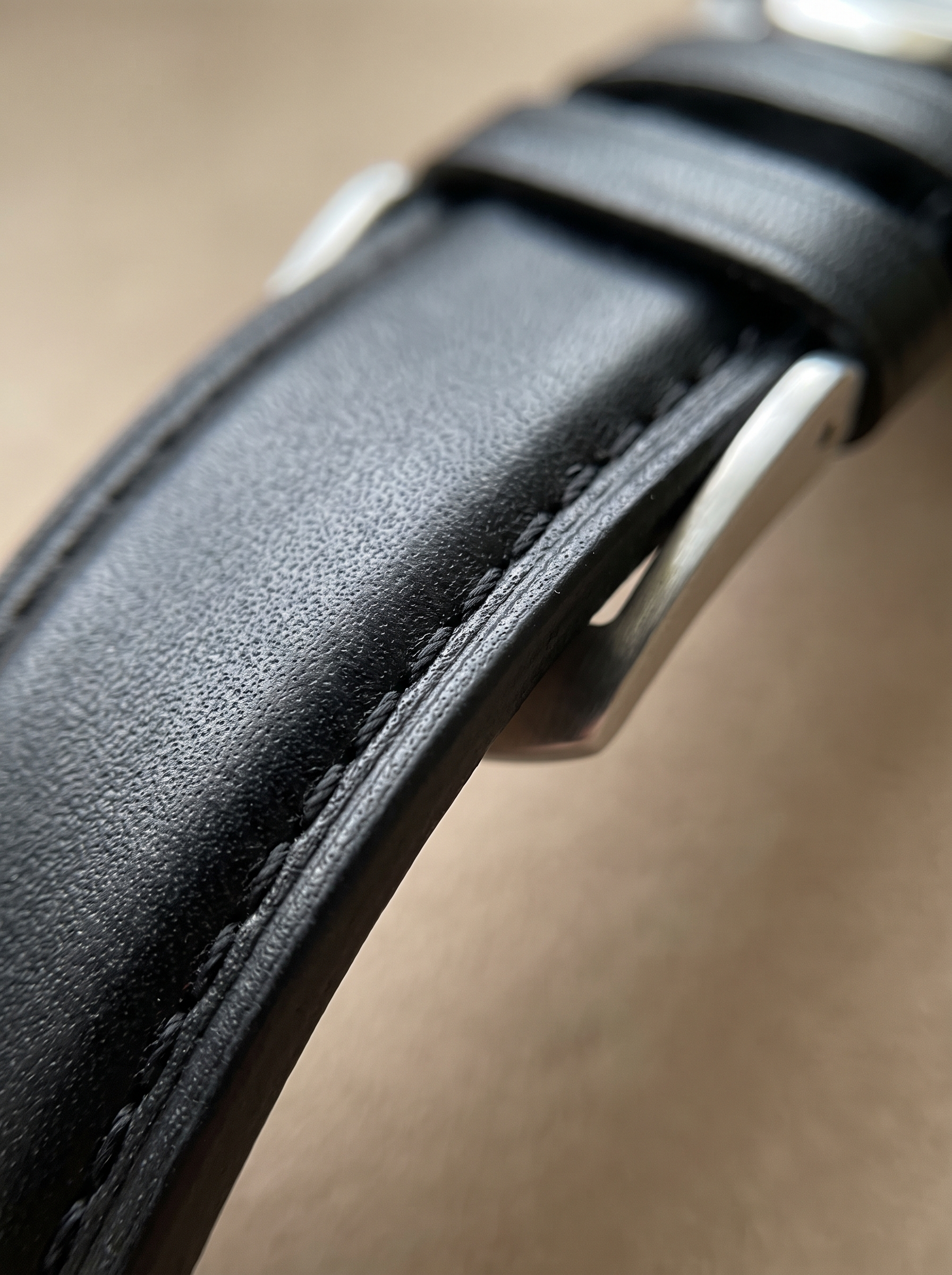 Oberbaum Uhrenarmband 20 mm - Detail von Leder und Naht