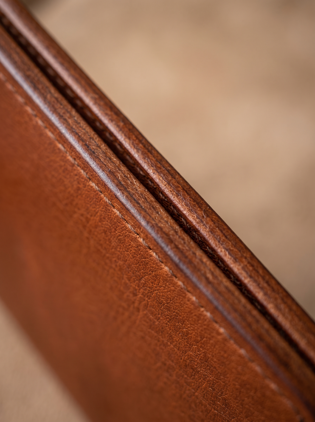 Spree Reisebrieftasche - Detail von Leder und Naht